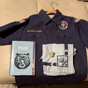 Boyscouts youth medium, bears scarf, woggle and handbook.